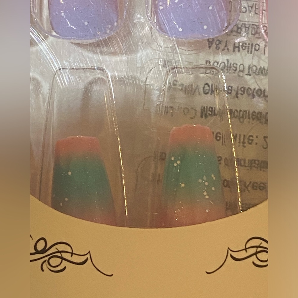 NWT take home nail art kit includes many nails, the adhesives dual emery board - Picture 9 of 15